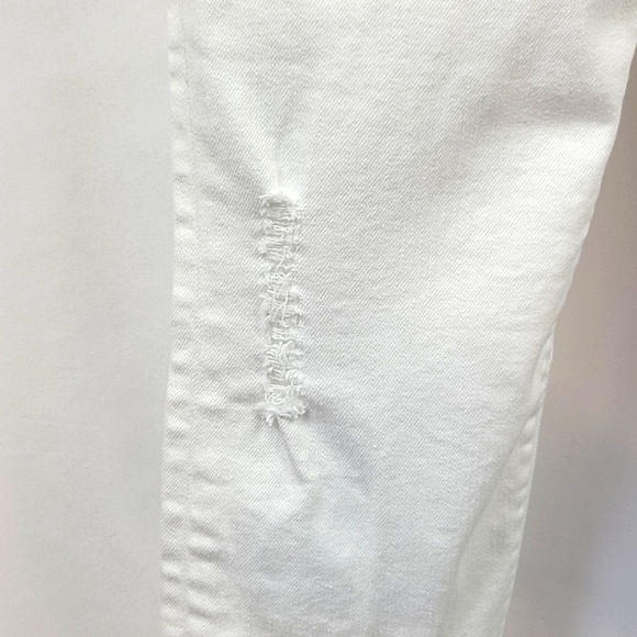 SPANX Pull On High Rise Distressed Ankle Jeans with Raw Cuffs White Size Small - Picture 10 of 16